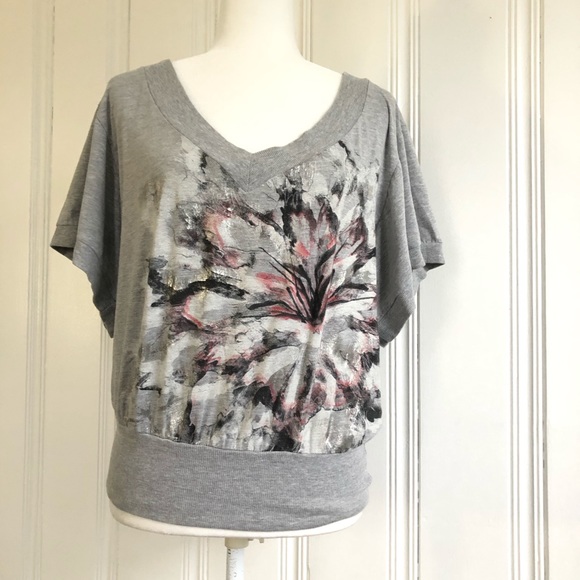 Wet Seal Tops - Wet seal v-neck floral print top
